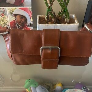 Wilson leather shoulder bag